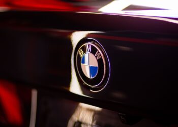 BMW retira más de 291,000 vehículos por preocupante razón