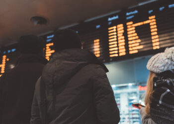 Colapso en sistema de salud y aeropuertos alrededor de Estados Únidos debido al fallo de CrowdStrike