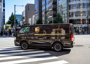 UPS sufre la mayor caída de sus acciones tras no cumplir expectativas y reducir previsiones