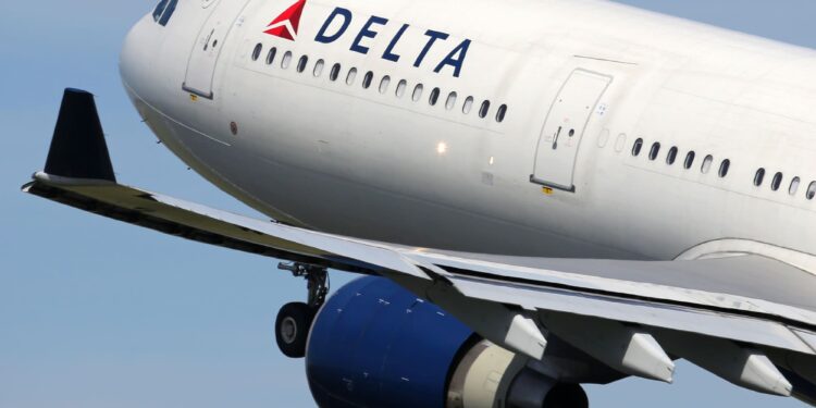 Delta reclama daños a CrowdStrike y Microsoft por interrupción del servicio
