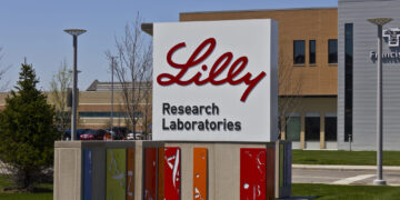Eli Lilly lanza nuevo fármaco para bajar de peso y a mitad de precio