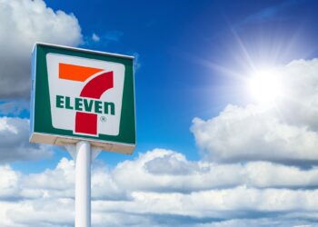 Couche-Tard hace oferta preliminar para adquirir Seven & i de Japón