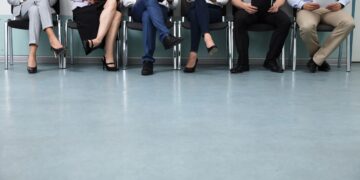 Solicitudes de subsidio por desempleo caen a 233,000, señal positiva para el mercado laboral