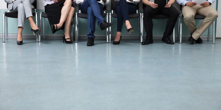 Solicitudes de subsidio por desempleo caen a 233,000, señal positiva para el mercado laboral