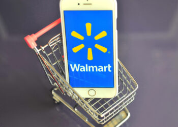 Walmart supera expectativas y mejora pronósticos