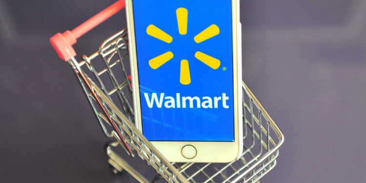 Walmart supera expectativas y mejora pronósticos
