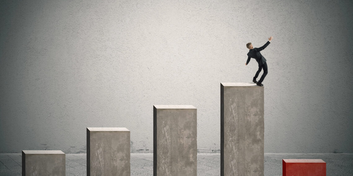 Desplome Bursátil Global: Dow Jones se hunde 1,000 puntos y Nasdaq pierde un 4%