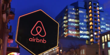 Airbnb cae en bolsa tras decepcionantes resultados y advertencia de demanda en EE.UU.