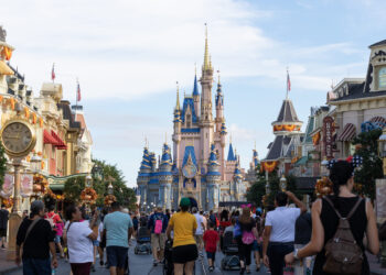 Disney cede ante la polémica: Permitirá que avance demanda por muerte en uno de sus parques