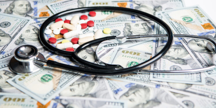 Biden anuncia precios reducidos para 10 medicamentos y promete $6 mil millones en ahorros