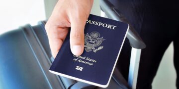 Pasaporte en riesgo para quienes tengan deudas fiscales con el IRS