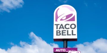 Yum Brands, dueña de Taco Bell, KFC y Pizza Hut, informa resultados mixtos
