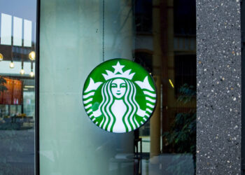 El nuevo CEO de Starbucks, viajará regularmente 1,600 kilómetros para ir a trabajar