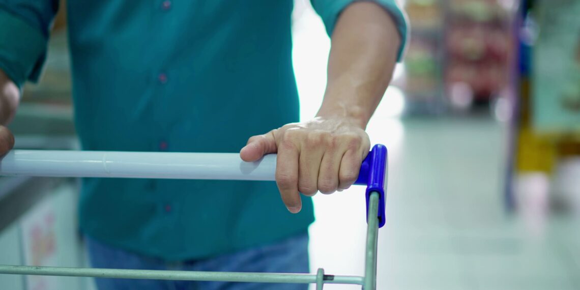 La tendencia del “núcleo del subconsumo” en TikTok y su impacto en tus finanzas