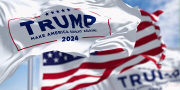 Trump y Vance piden mayor influencia presidencial en la política de la Reserva Federal