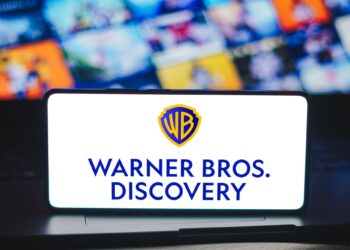 Las acciones de Warner Bros. Discovery caen tras millonaria amortización y pobres resultados