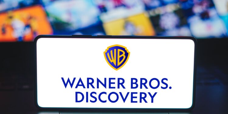 Las acciones de Warner Bros. Discovery caen tras millonaria amortización y pobres resultados
