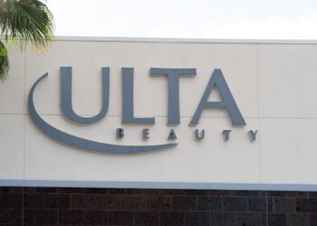 Ulta recorta previsiones tras una caída en ventas y no alcanza expectativas por primera vez en cuatro años