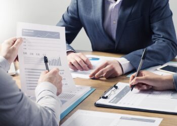 Asesor financiero recomienda mantener la calma ante la volatilidad del mercado