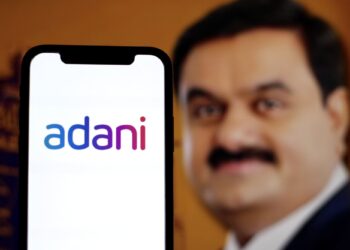 Las acciones del Grupo Adani pierden miles de millones tras las acusaciones de Hindenburg contra el regulador