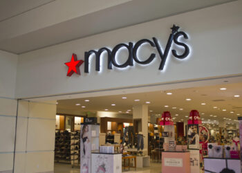 Macy’s recorta su pronóstico de ventas anuales en respuesta a la cautela de los consumidores