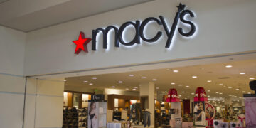 Macy’s recorta su pronóstico de ventas anuales en respuesta a la cautela de los consumidores