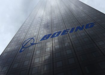 Huelga de trabajadores de Boeing podría prolongarse mientras luchan por mejoras salariales
