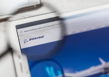 Lanzan alerta urgente para los Boeing 737, incluido el MAX, por riesgo en controles de vuelo