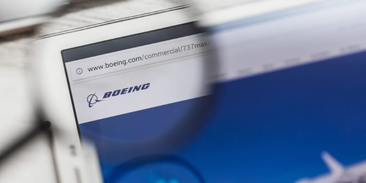 Lanzan alerta urgente para los Boeing 737, incluido el MAX, por riesgo en controles de vuelo