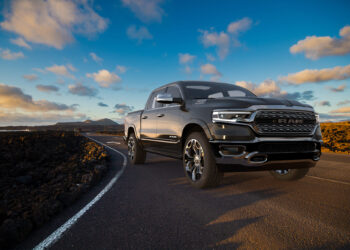 Stellantis retira más de 1.2 millones de camionetas Ram por fallo en sistema de frenos