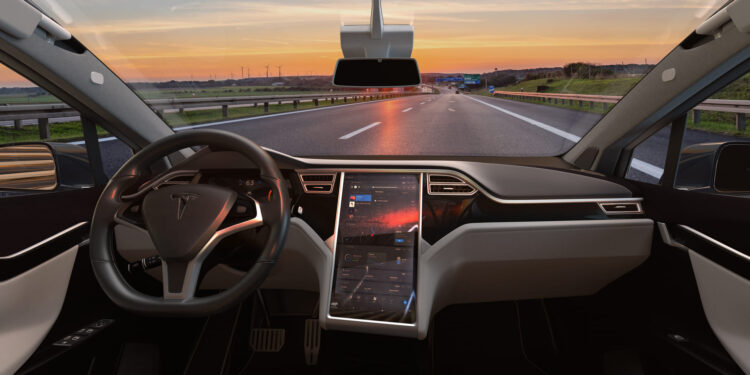Tesla anuncia el lanzamiento internacional del sistema de conducción autónoma total