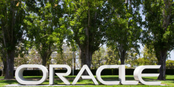 Larry Ellison supera brevemente a Jeff Bezos y se convierte en la segunda persona más rica del mundo