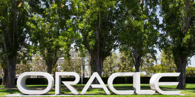 Larry Ellison supera brevemente a Jeff Bezos y se convierte en la segunda persona más rica del mundo