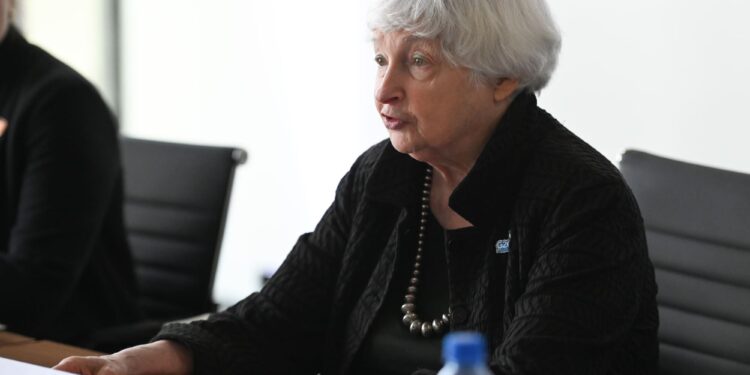 Janet Yellen asegura que la economía de EE. UU. sigue firme y avanza hacia un “aterrizaje suave”