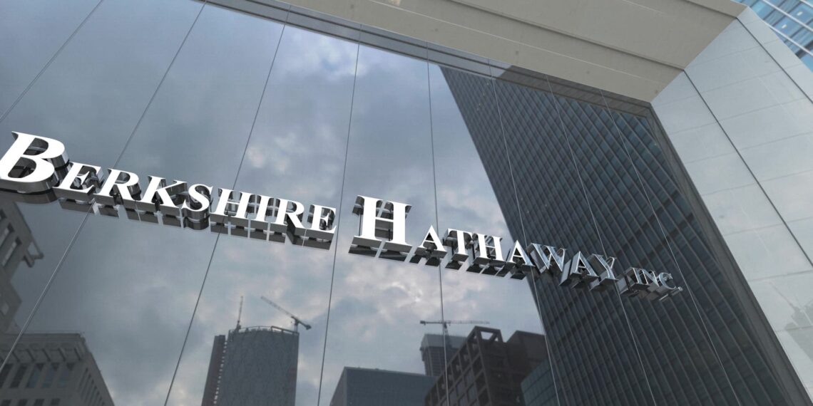 Berkshire Hathaway de Warren Buffett reduce en 15% su participación en Bank of America