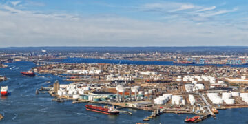 Tensión en los puertos de la costa este: El sindicato ILA rechaza aumento salarial propuesto