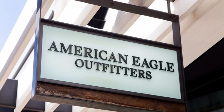 American Eagle demanda a Amazon por supuestas imitaciones de Aerie