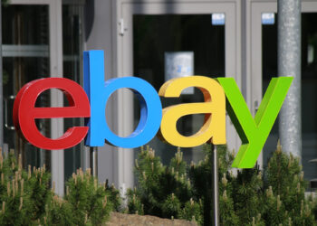 Acciones de eBay caen tras previsiones mediocres para el cuarto trimestre