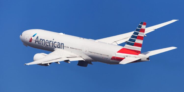 American Airlines ajusta su estrategia y eleva previsión de ganancias para 2024