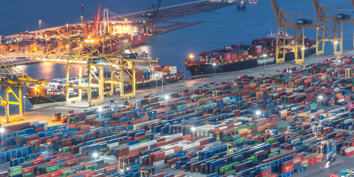 Huelga portuaria en EE. UU. podría reavivar la inflación y pausar disminución de tasas de interés