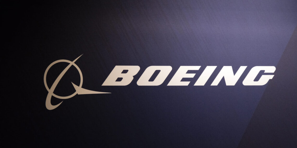 Huelga de Boeing supera la línea del primer mes y aumenta la presión sobre su CEO