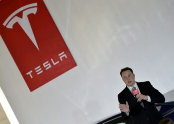 Tesla alcanza su mejor rendimiento en una década y dispara la fortuna de Elon Musk