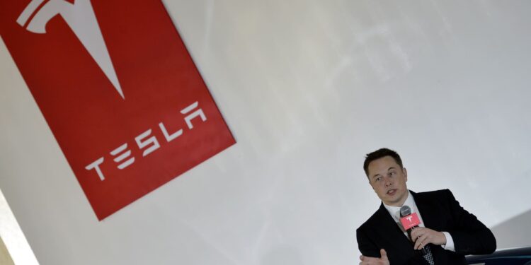 Tesla alcanza su mejor rendimiento en una década y dispara la fortuna de Elon Musk