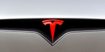 Acciones de Tesla alcanzan su punto más alto en más de un año y esta es la razón
