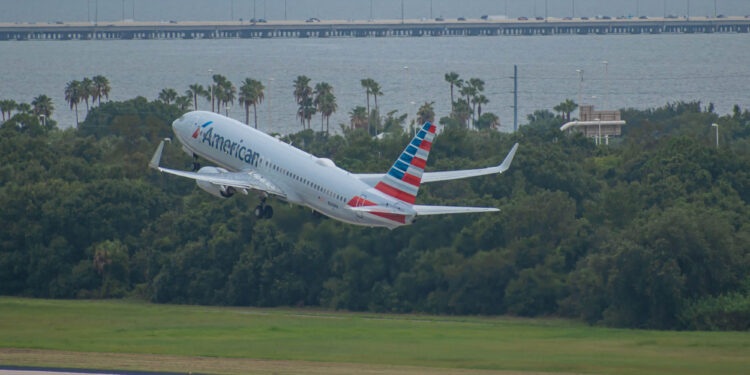 Aerolíneas, parques y cruceros ajustan operaciones ante la llegada del huracán Milton