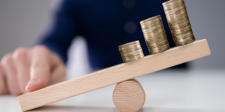 La inflación en EE. UU. se aproxima al objetivo de la FED, pero persisten preocupaciones económicas