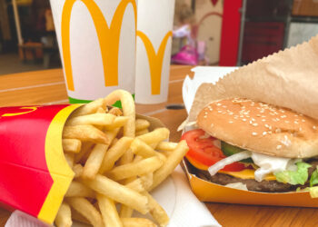McDonald’s reintroduce las hamburguesas Quarter Pounder tras brote de E. coli