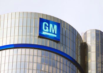 GM invertirá $625 millones de dólares en compañía extractora de materias primas para baterías