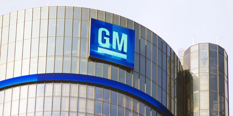 GM invertirá $625 millones de dólares en compañía extractora de materias primas para baterías
