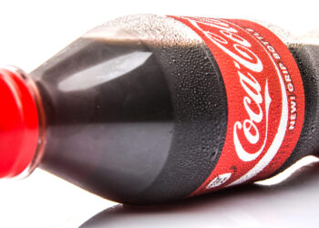 Coca-Cola supera las estimaciones de ganancias: Precios más altos compensan baja demanda